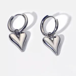Boucles d'oreilles cœur en argent à double anneau avec un pendentif poli miroir 3D