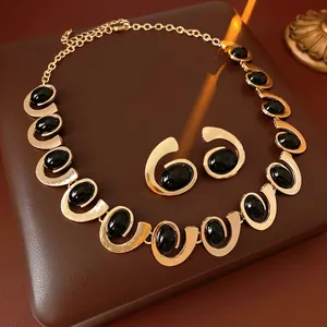 Ensemble Collier Boucles D'oreilles Alliage Résine Noire Ovale Géométrique Avec Tige En Acier Bijoux De Style Vintage Pour Femmes