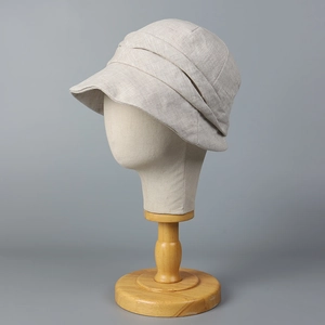 Chapeau de soleil minimaliste en lin plissé pour femmes de couleur gris clair doux