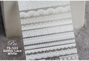 Vue détaillée des autocollants à ongles gothiques blancs 5D TS-533 sur fond gris