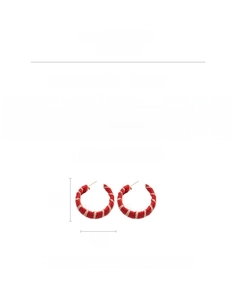 Detailed size chart showing red knitted C-shaped earrings 4cm height and 10g weight