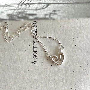 Minimalist 925 sterling silver heart pendant necklace with elegant hollow scroll design