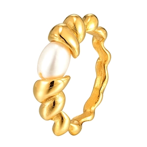 French vintage 14k gold plated twist ring featuring a natural freshwater pearl