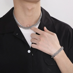Poliertes Set aus Edelstahl-Panzerhalskette und Armband in Silber-Optik für Herren