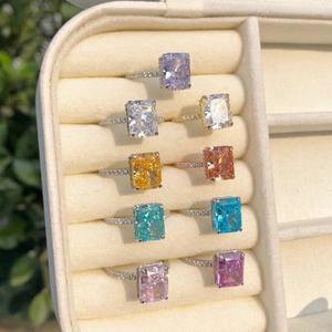 Anelli in argento S925 con diamanti colorati taglio radiant in scatola regalo