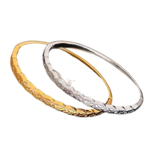 Ensemble de bracelets plaqués or 18k avec motif croisé et oxydes de zirconium