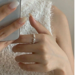 Close-up of S925 sterling silver ring featuring a continuous 3D heart-shaped design