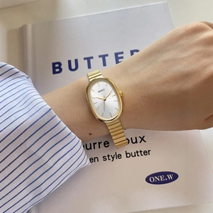 Vintage oval dial steel strap watch for women with minimalist golden metal band finish