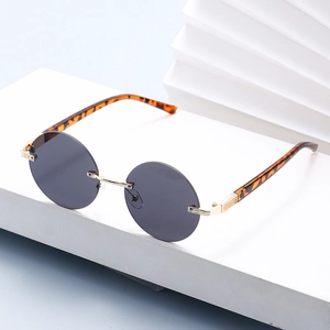 Retro runde randlose Sonnenbrille mit grauen Gläsern und Bügeln in Schildpatt-Optik