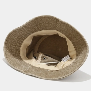 Bob vintage en coton délavé kaki avec broderie d'avion et finitions intérieures