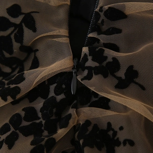 Robe moulante élégante en mesh avec dévoré floral et fermeture éclair invisible
