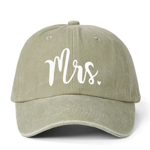 Casquette de baseball classique vert olive avec lettrage Mrs. blanc et petit cœur