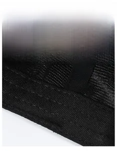 Détail du bandeau de casquette avec tissu respirant évacuant l'humidité et la sueur