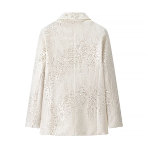 Vista posteriore di un blazer da donna color crema con paillettes e taglio slim fit