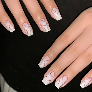 Unghie Finte Press On Opache Rosa Chiaro Stile Francese Squadrate Ovali Con Linee Ondulate Glitter Argento Decoro Manicure