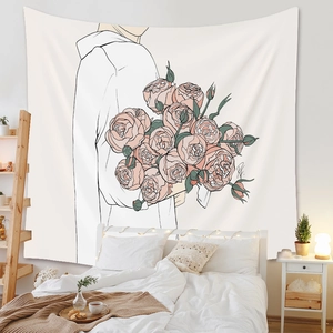 Détail d'une tapisserie minimaliste avec fleurs roses suspendue au mur d'une chambre