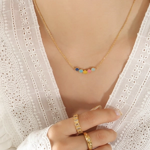 Collana in titanio dorato con cinque ciondoli a forma di sorriso in smalto colorato