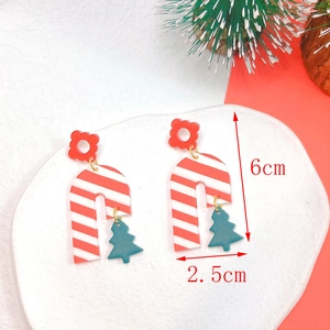 Detail view of handmade Christmas earrings with Santa and tree motifs, 6cm long