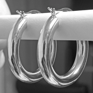 Boucles d'oreilles créoles polies en acier inoxydable avec silhouette ronde épaisse
