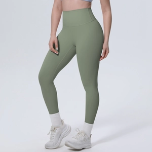 Detaillierte Seitenansicht der hoch taillierten salbeigrünen Yoga-Leggings mit Mattgewebe