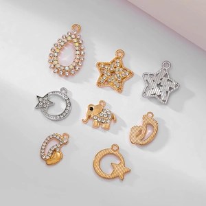 Mix di 10 ciondoli a stella e luna placcati oro e argento con zirconi per gioielli fai-da-te