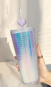 Vista dettagliata del bicchiere laser diamantato con accessorio cannuccia Sweet Heart