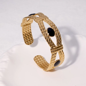 Bracelet jonc vintage en acier doré avec texture tressée et incrustations en émail noir