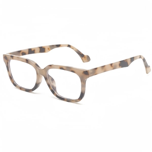 Klassische quadratische Sonnenbrille mit Schildpattmuster in 45-Grad-Ansicht für Retro-Look