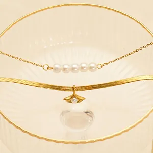 Ensemble collier de perles doré élégant avec pendentif feuille de ginkgo et chaîne
