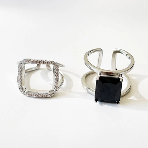 S925 sterling silver square black gemstone ring set with micro-pave white zircon