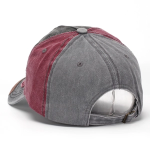 Vintage gewaschene Baseballkappe aus Baumwolle mit grauen und roten Panels und Metallschnalle