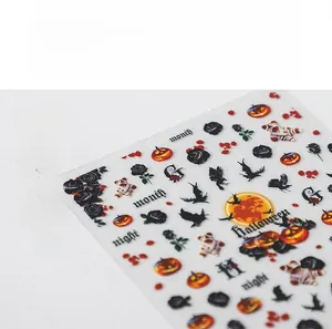 Détails macro de stickers ongles 5D Halloween avec citrouilles, roses et momies