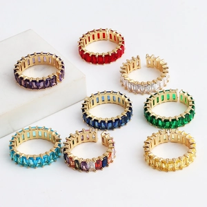 Bagues dorées ajustables avec pierres de zircone rectangulaires multicolores étincelantes