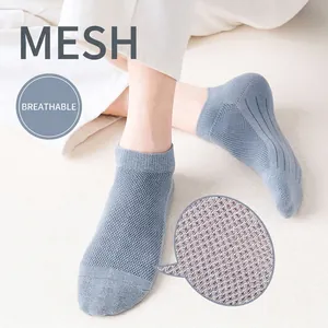 Chaussettes basses en maille bleu clair pour hommes avec structure en coton respirant
