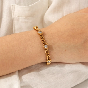 Bracelet coeur en zircon plaqué or 18 carats avec chaîne minimaliste en acier inoxydable