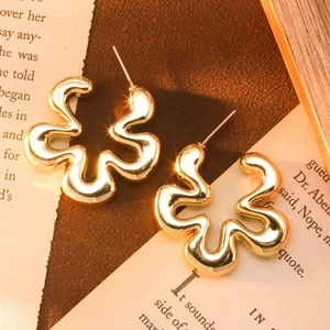 Elegant gold C-shaped irregular floral earrings with wavy acrylic texture for women
