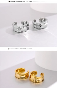 Makroaufnahme von S925 Sterling Silber Ohrmanschetten mit Lavatextur in Silber und Gold
