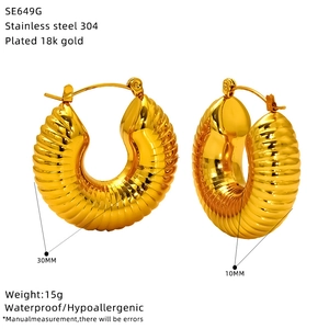 Orecchini a cerchio in acciaio inossidabile placcato oro 18k da 30mm stile bambù