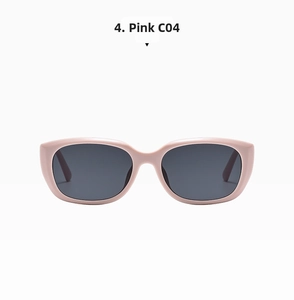 Detail der kleinen Cat-Eye-Sonnenbrille in Beige-Rosa mit dunkelgrauen UV-Gläsern