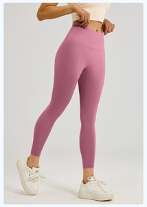 Vue détaillée du pantalon de yoga taille haute gainant en tissu rose poudré élégant