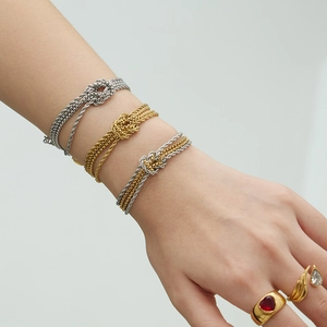 Tre bracciali a nodo minimalisti in oro, argento e acciaio inossidabile bicolore