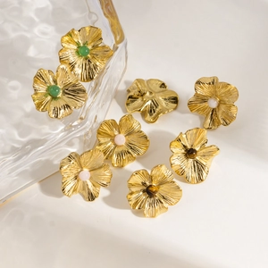 Stainless Steel Flower Stud Earrings With Natural Stone Inlay Retro Elegant Gold Plated Jewelry For Women