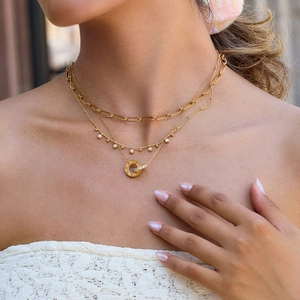 Juego de collares de tres capas chapados en oro de 18K con cadena de clip y circonitas