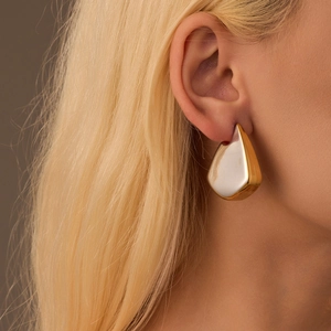 Minimalist irregular fin-shaped teardrop earrings in luxury gold and silver two-tone finish