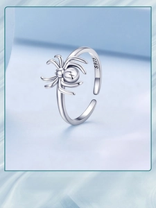 Close-up of S925 sterling silver spider ring showing detailed legs and hallmark engraving
