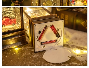 Détail du compartiment à piles de la lanterne de Noël et de la texture imitation bois