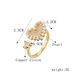 Detailliertes Diagramm mit Maßen des goldenen Herzrings mit Perle und Zirkonia