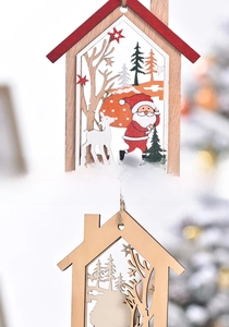 Vues avant et arrière de décorations de Noël en bois avec Père Noël et motifs de rennes