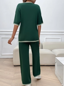 Ensemble en tricot vert foncé minimaliste avec haut à manches courtes et pantalon large