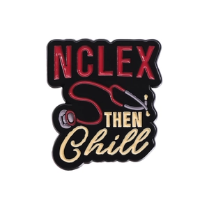 Δημιουργική καρφίτσα στηθοσκόπιο με κείμενο NCLEX THEN Chill σε μαύρη βάση